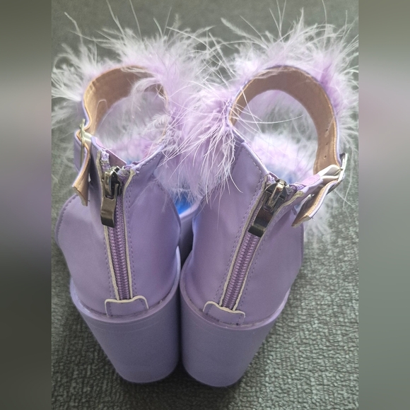 Lavender Feathered Sandals - Picture 2 of 6